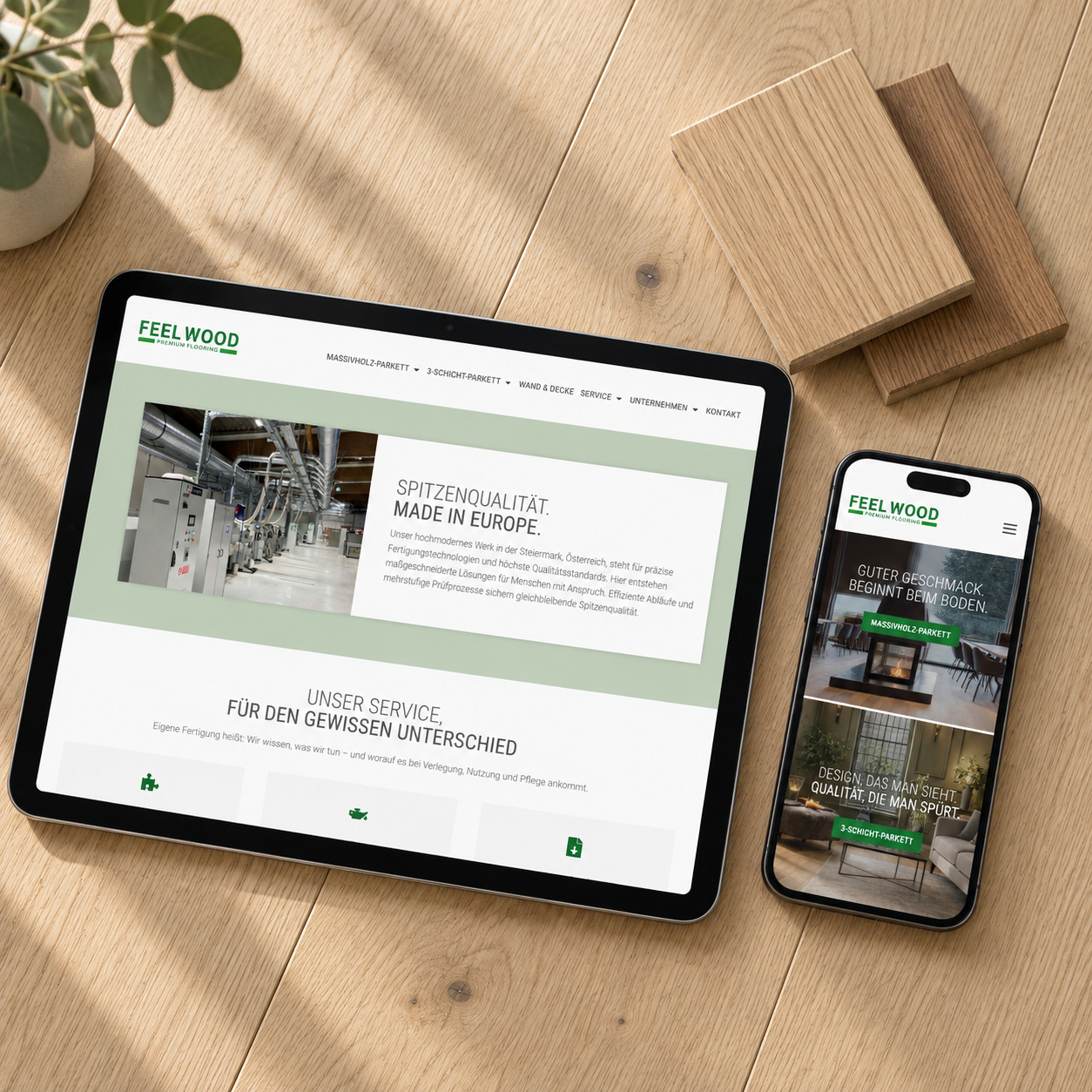 Feel Wood – Tablet-Flatlay der Website